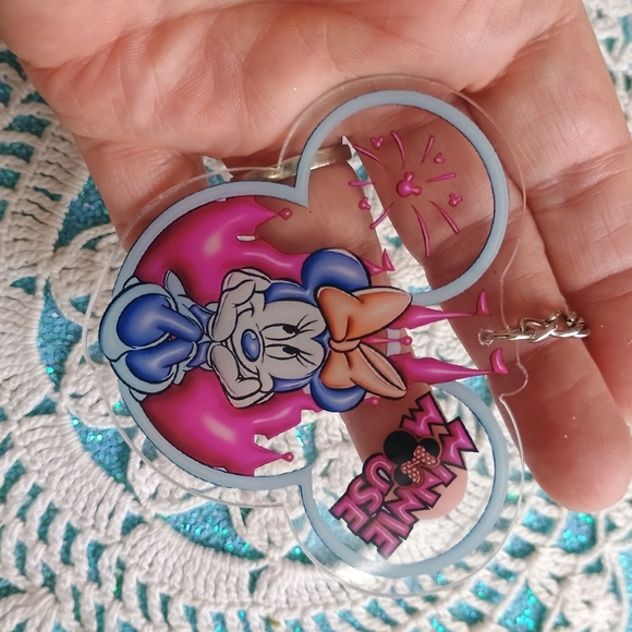 Minnie mouse keychain - Picture 3 of 5